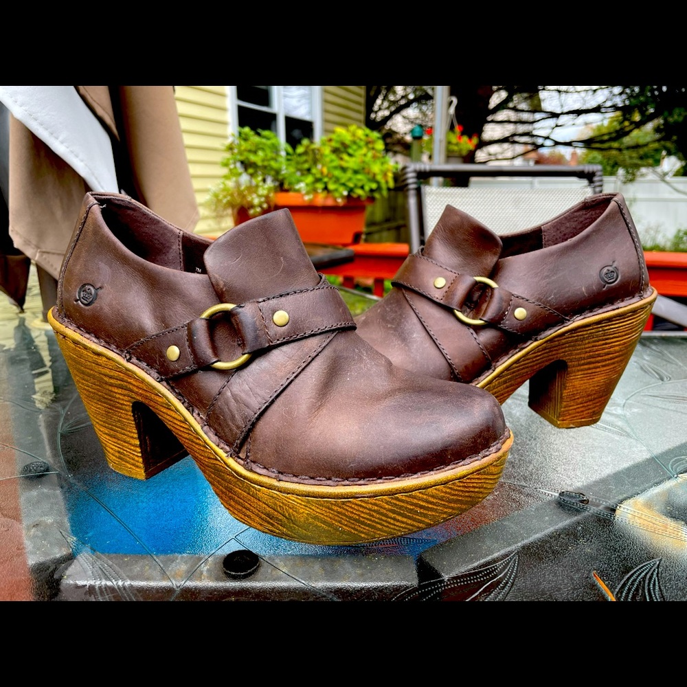 Barely Worn Brown Tan Born/BOC Clog/Bootie Size 7